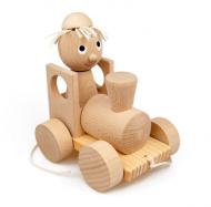 Деревянная каталка мальчик в паровозе из буковой древесины от 3 лет